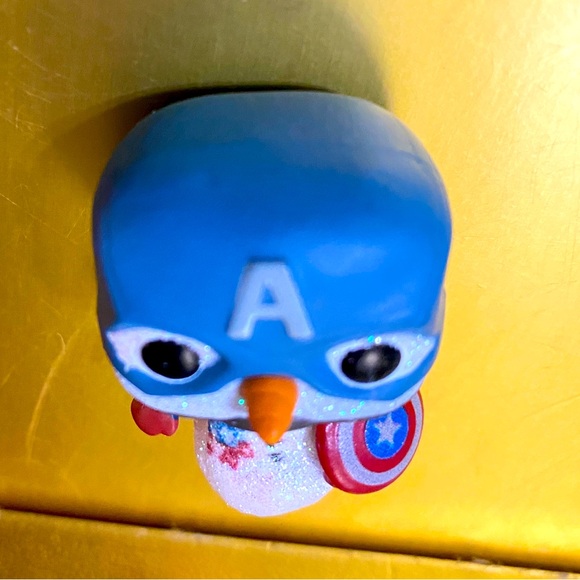 FUNKO MARVEL 2022 HOLIDAY ADVENT POCKET POP CAPTAIN AMERICA GLITTER SNOWMAN 1.5” - Picture 8 of 9